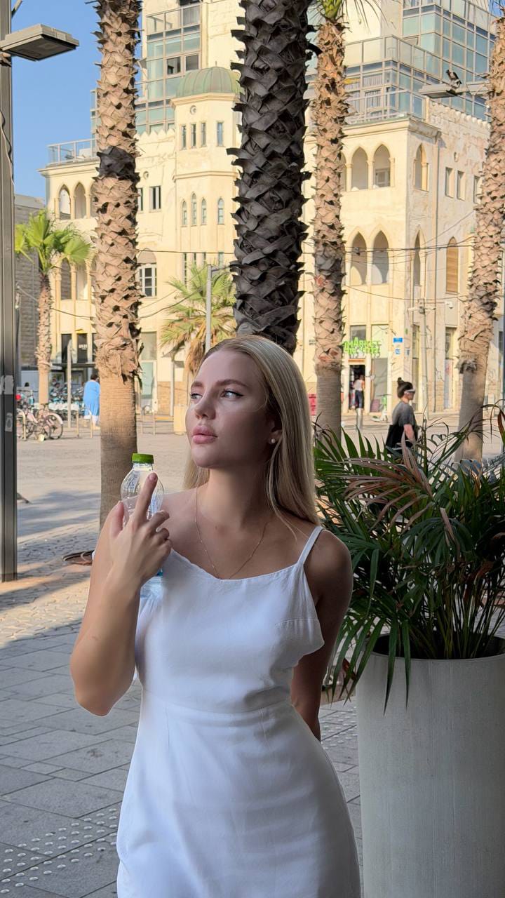 בת 22 ספורטיבית תיירת אוקראינית – בתל אביב