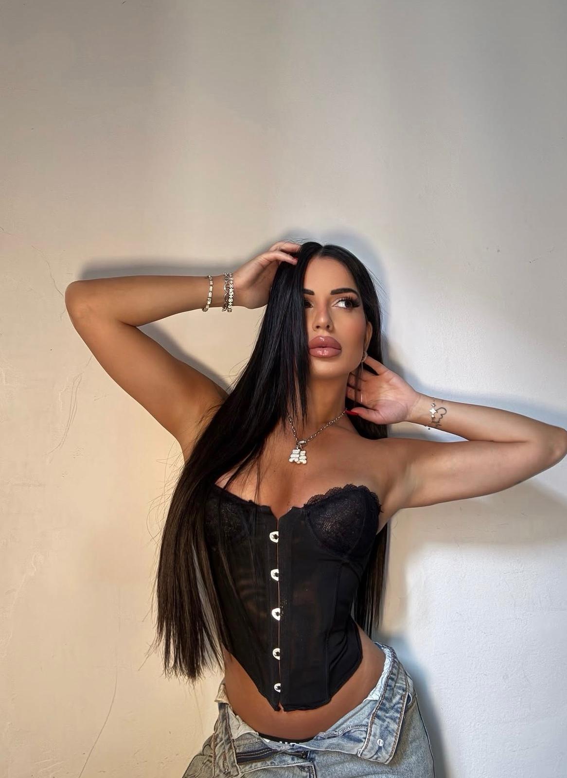 חיפה – תיירת ספרדיה בת 27 רזה