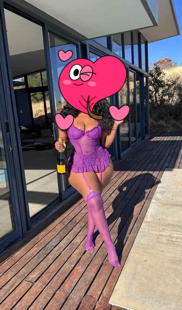 לואיז תל אביב מבנה גוף סקסי אפריקאית תיירת
