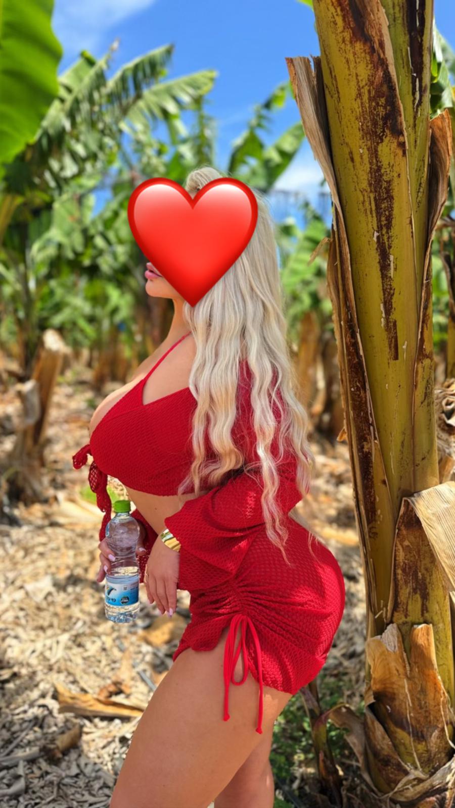 סופיה חיפה – מעסה מפתה בלונדה